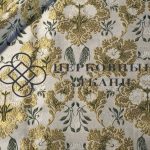 Brocade-with-flowers-milk-gold